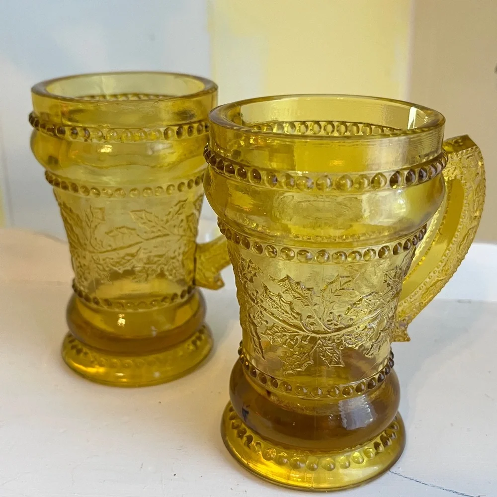 Pair of Antique Greentown No. 450 Holly Amber mug, also known as Golden Agate. - Picture 3 of 7